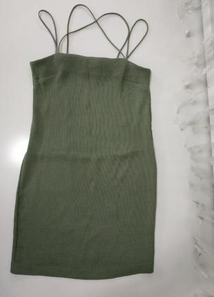 Силуэтное платье в рубчик с переплетом по спине4 фото