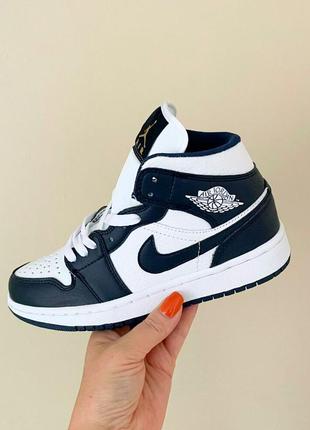 Кросівки nike air jordan 1 retro "gold obsidian" (темно-синій/білий)