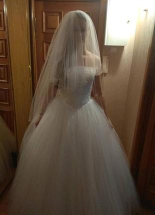 Свадебное платье с корсетом обшитым бисером, ручная работы1 фото