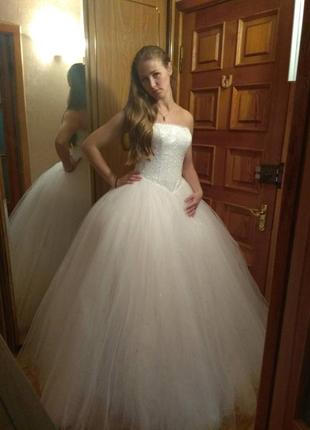Свадебное платье с корсетом обшитым бисером, ручная работы2 фото