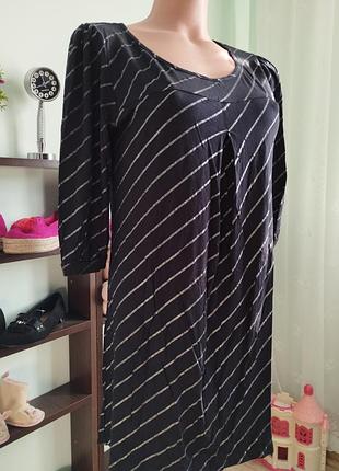 Платье в косую полоску