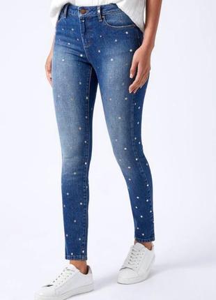 Классные зауженные джинсы в золотые звезды