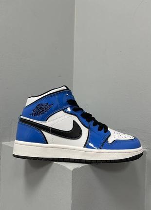 Кросівки nike air jordan 1 retro mid signal blue2 фото