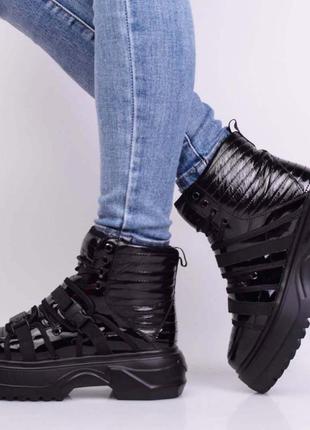 Стильні чорні осінні демісезонні черевики на платформі товстій підошві дутики
