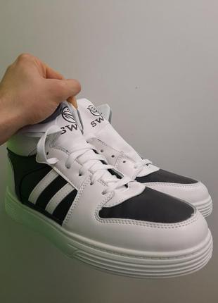 Кроссовки swin