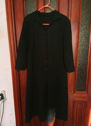 Красиве трикотажне пальто