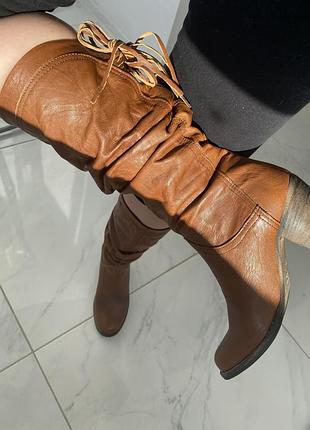 Нові чобітки  по приємній ціні на ніжку біля 24 см італія