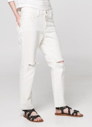 Женские белые рваные джинсы-бойфренды от mango2 фото