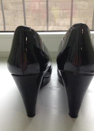 Туфли черные на  платформе фирмы некст стопа 26-26,5см.2 фото