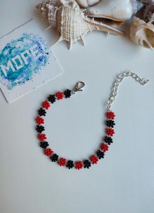Браслет из бисера и бусин, ромашки, цветы, красный, черный, на руку, патриотический, украина, тренд