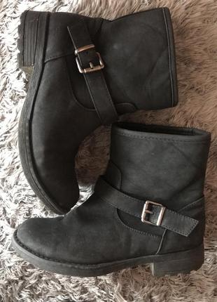 Черевики, ботинки