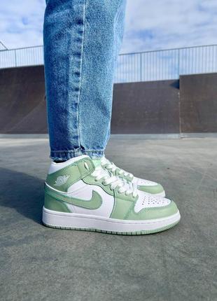 Кросівки nike air jordan 1 retro mid light green2 фото