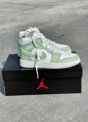 Кросівки nike air jordan 1 retro mid light green9 фото