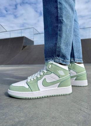 Кросівки nike air jordan 1 retro mid light green6 фото