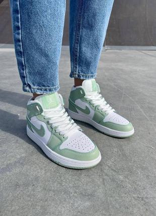 Кросівки nike air jordan 1 retro mid light green