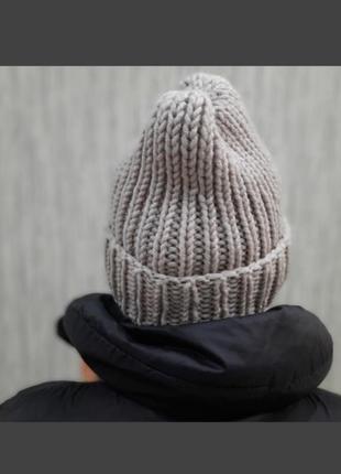 В'язана жіноча зимова шапка біні бини2 фото