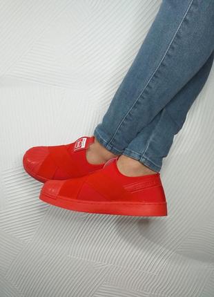 Червоні кросівки2 фото