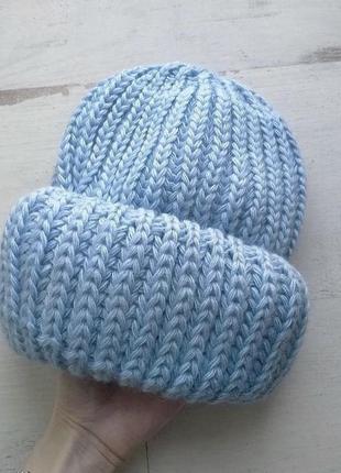 Ніжно блакитна шапка з подвійним підворотом