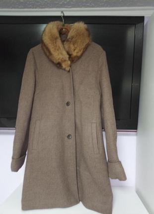 Женское зимнее пальто с песцовым воротником1 фото