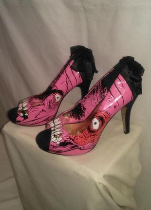 Очень  необычные  туфли  для  клубных  вечеринок с супер  расцветкой1 фото