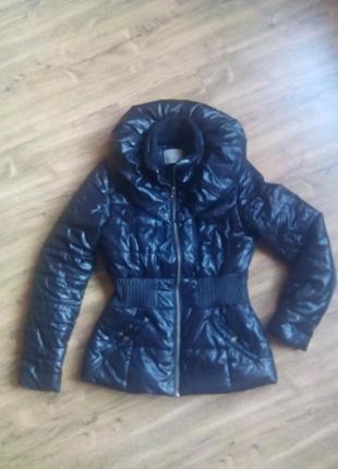 Чорна курточка orsay