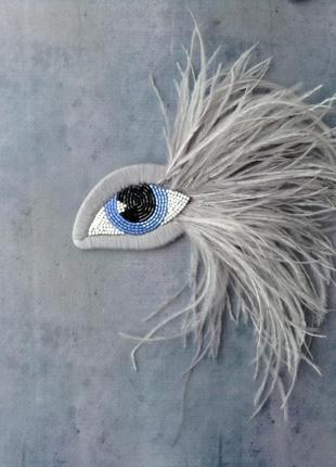 Брошка очей курний сірий