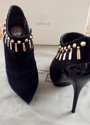 Нарядные брендовые ботильоны versace