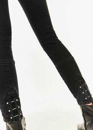 Стильные джинсы-скинни с оригинальным декором zara черные зауженные рваные джинсы 20172 фото
