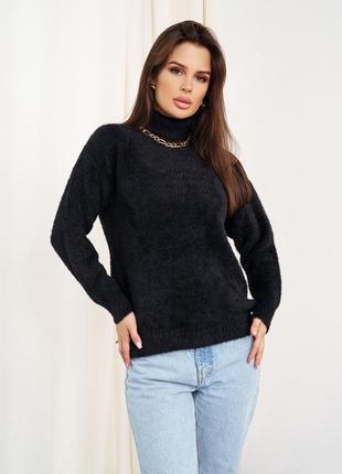 Чорний мохеровий светр із високим горлом