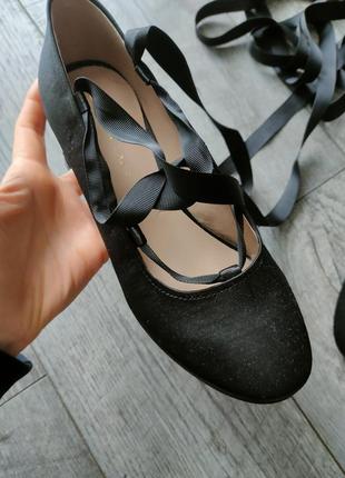 Туфли балетки на каблуке с лентами в стиле miu miu5 фото