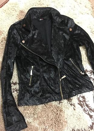 Дуже красивий оксамитовий блазер soho