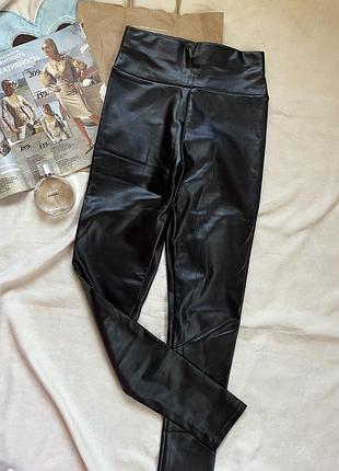 Чорні теплі легінси з еко шкіри , лосіни