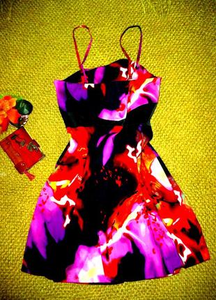 Яркое платье для леди ценительницы дорогих брендов и качества.3 фото