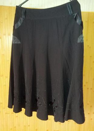 Нарядная черная юбка-"годе" с карманами ,вышита биссером,46-50разм.,пот-42см..