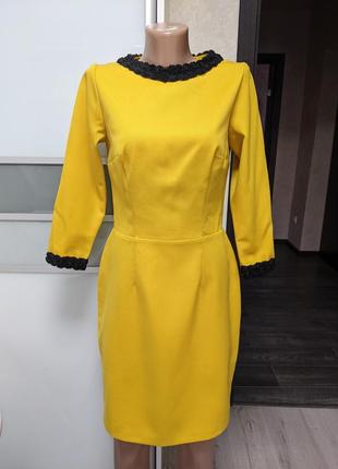 Красива жовта сукня