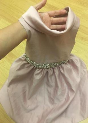 Пудровое нарядное платье на 2-3 года