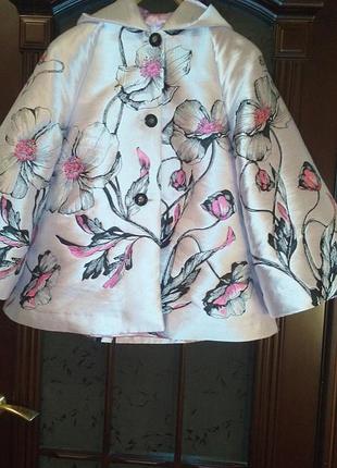 Пальто с капюшоном.