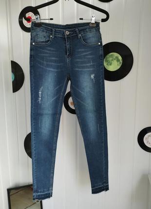 Женские приталенные джинсы укороченные джинсовые штаны джеггинсы с эффектом старения1 фото