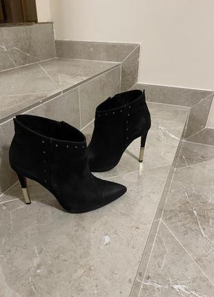 Ефектні ботильйони на шпильці , оригінал