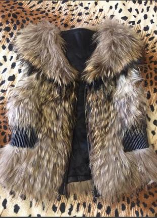 Жилет енот,натуральный мех безрукавка