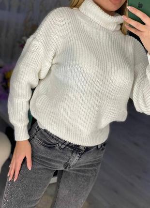 Жіночий в’язаний светр