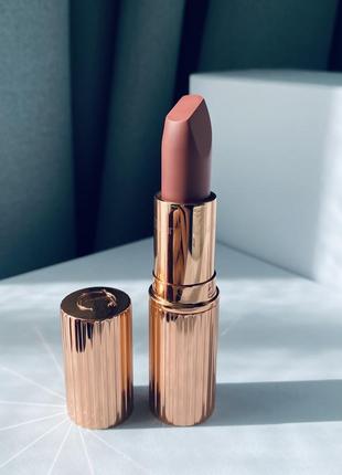 Charlotte tilbury pillow talk помада matte revolution lipstick в оттенке pillow talk1 фото