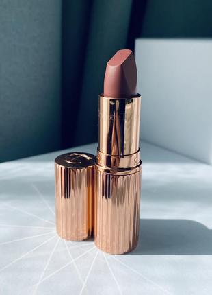 Charlotte tilbury pillow talk помада matte revolution lipstick в оттенке pillow talk2 фото