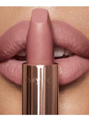 Charlotte tilbury pillow talk помада matte revolution lipstick в оттенке pillow talk8 фото