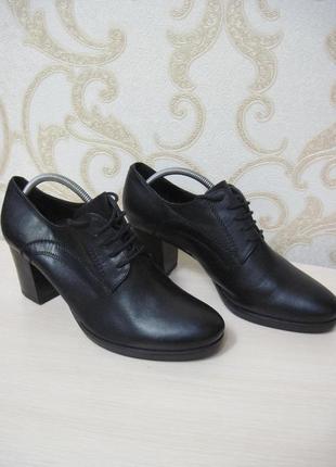 Кожаные туфли bata