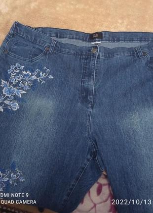 Стильные женские джинсы с вышивкой батал