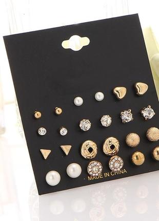 Набір із 12 пар сережок золотого кольору