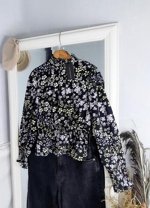 Трендова блуза в квітковий принт1 фото
