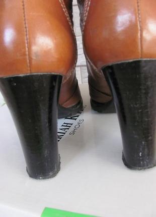 Стильные кожаные рижие ботинки сапожки на каблуке5 фото