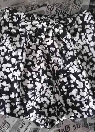 Шикарні чорно-білі шорти